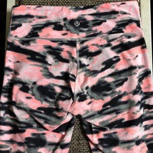 NWOT Lululemon Wamo Camo Wunder Under leggings